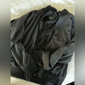 Women’s Athleta Brooklyn Bomber Jacket in Black size Large Petite🖤✨